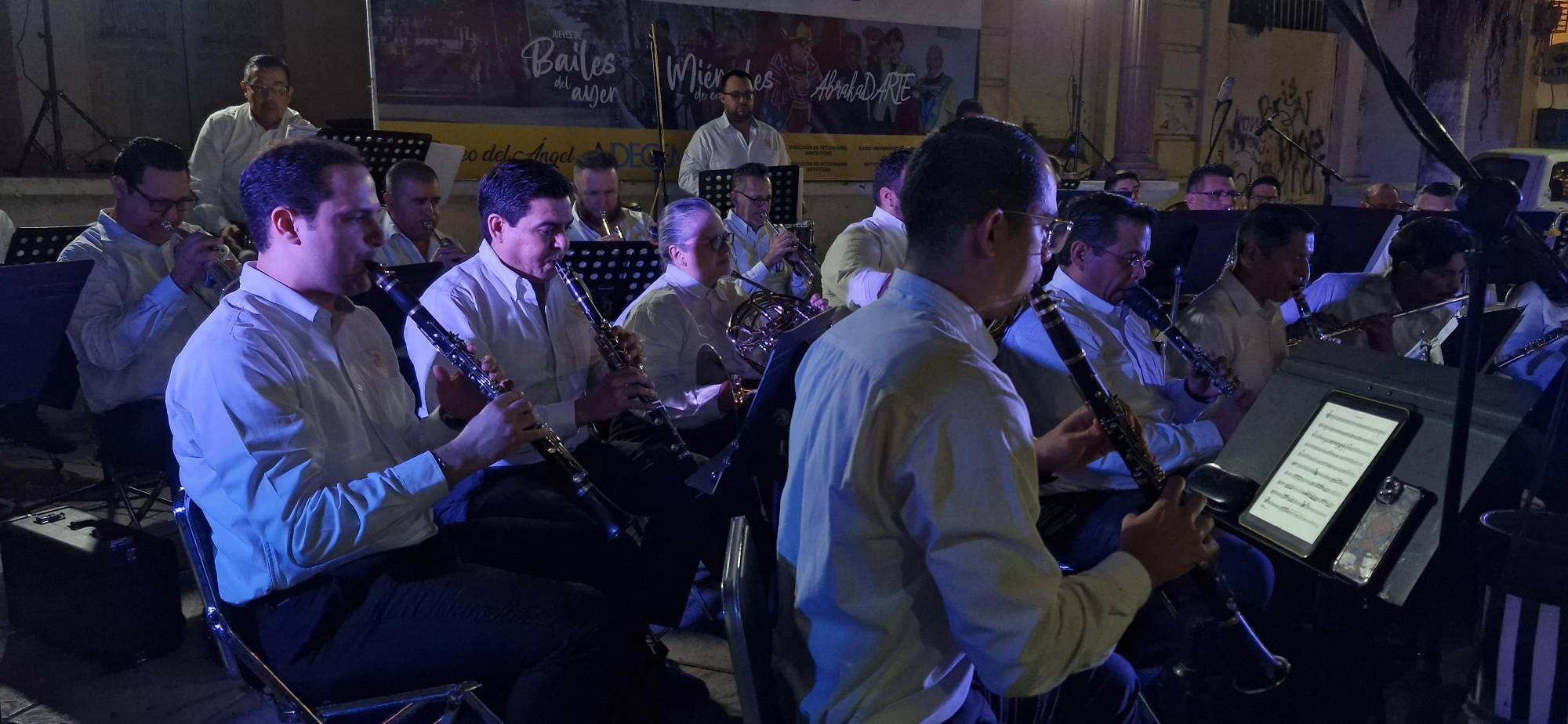 $!La majestuosa presentación de las obras sinfónicas continuó con el clásico navideño popular.