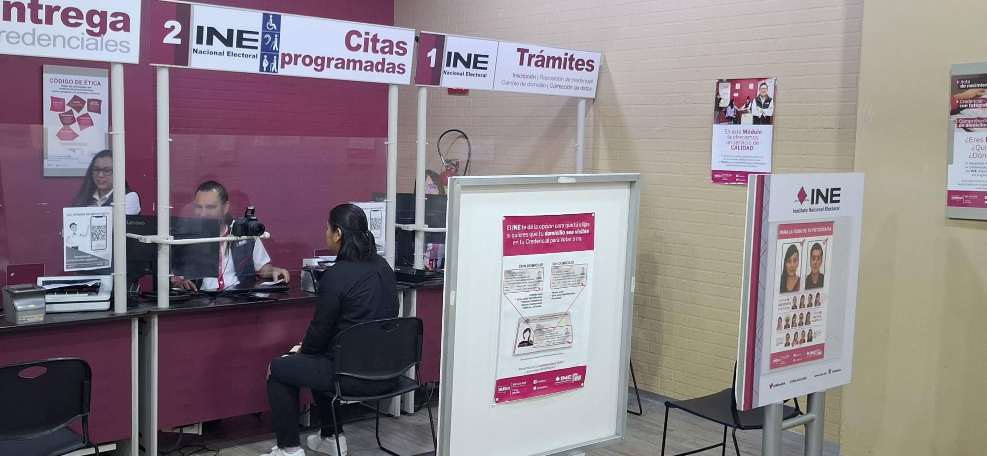 $!Registra INE alta demanda por credenciales vencidas en Mazatlán