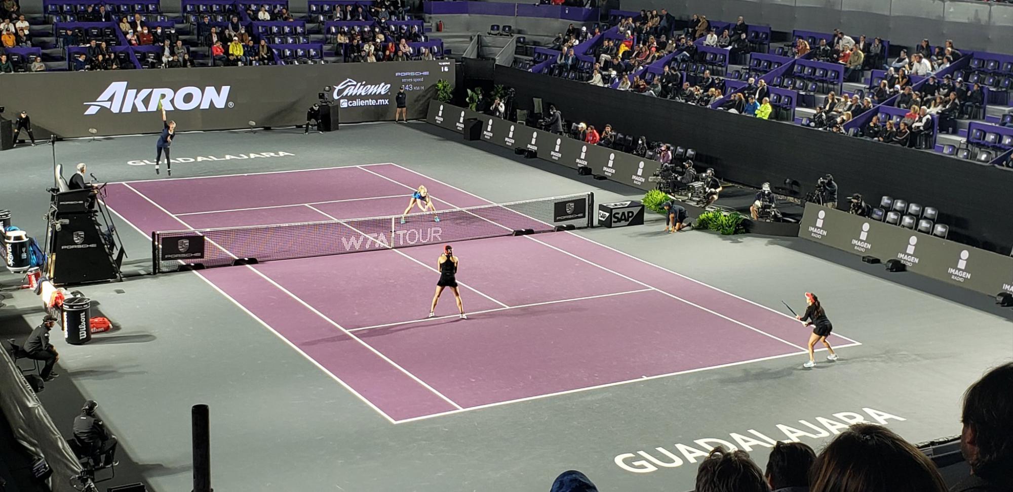 $!Giuliana Olmos y Sharon Fichman caen ante las número 1 en su debut en el WTA Finals