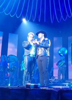 $!Alejandro Fernández es sorprendido por su hijo y nieta en concierto de Las Vegas