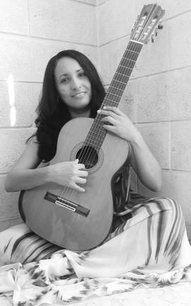 La guitarrista Ariadna Cuéllar tocará este viernes en el Centro Centenario