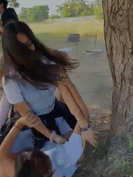 $!Exhiben en video pleito de dos alumnas de secundaria de Escuinapa