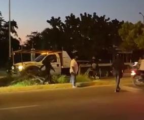 $!Hombre armado con cuchillo provoca pánico y se lleva autobús con todo y chofer, en Mazatlán; ya está detenido