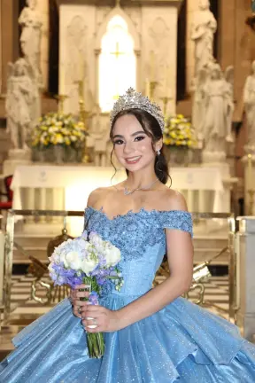 Alexa Anayansi González Cárdenas celebra sus 15 años con una misa de acción de gracias en la Catedral.