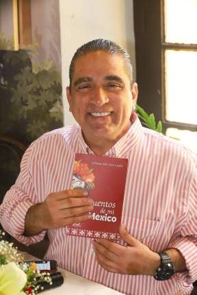 El chef Gilberto del Toro Coello presenta sus obras literarias “Cuentos de mi México” y “Relatos de Mazatlán”.