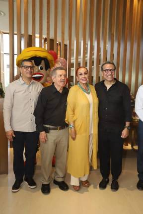 La familia Osuna Vidaurri fue la anfitriona en la inauguración del restaurante y panadería de Grupo Panamá.