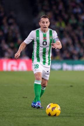 Andrés Guardado jugó todo el partido con el Betis.