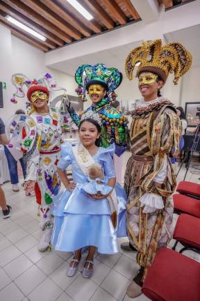 Ángela Salazar invita a las niñas a participar por la corona de Reina Infantil del Carnaval 2026.