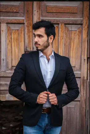 Alejandro Yépez, tenor guanajuatense radicado en Mazatlán, se presentará en el concierto navideño a beneficio de la Parroquia Cristo Rey.