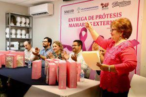 $!Tomateros entrega donativo en pro de la lucha contra el cáncer de mama