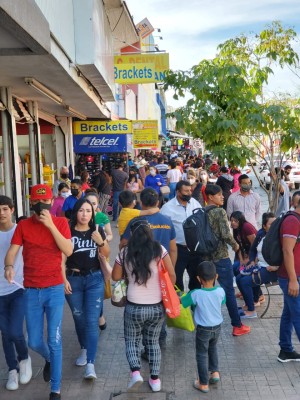 Culpa IP al Ayuntamiento de aglomeraciones en puestos informales en las calles del Centro de Culiacán