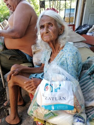 En Mazatlán, cuatro adultos mayores que vivían en extrema vulnerabilidad son auxiliados