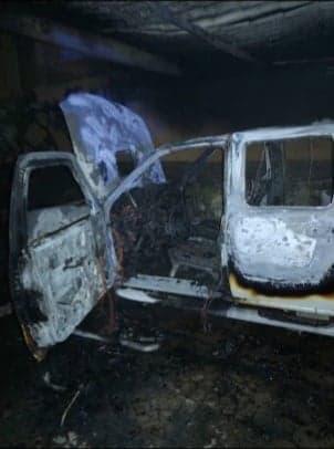 $!En peligro agrupación Un Salto de Vida; les incendian vehículo tras recorrido sobre falso combate a ‘huachicoleo’ del agua