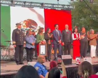 $!‘Están en su hogar’: Alcalde Mamdani participa en Grito de Independencia de México en Nueva York