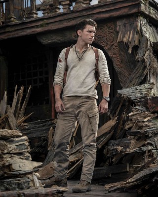 Tom Holland caracterizado como Nathan Drake.