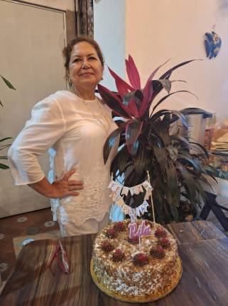 Rita Zúñiga feliz el día de su cumpleaños..
