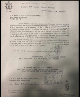 Alcalde de Mazatlán exhibe a ex funcionario; lo cesó porque pretendió pagar $10 millones por demanda perdida