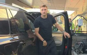 Santiago Giménez ya se encuentra en Portugal, donde fichará para el Porto.