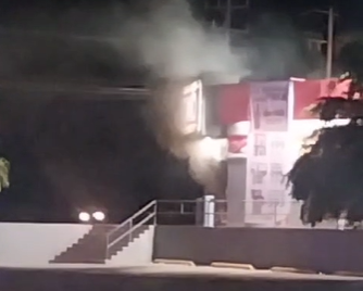 Incendian tienda y vandalizan otra sobre la autopista Culiacán-Mazatlán