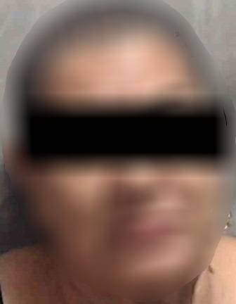 Elementos municipales detuvieron a la mujer con diversa mercancía dentro del establecimiento.