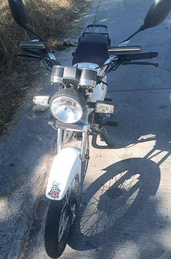 Policías de Culiacán recuperan motocicleta reportada como robada; hay un detenido