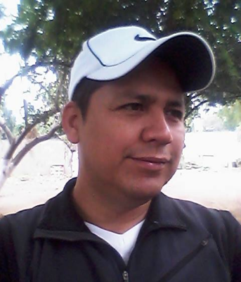 Expresan dolor y rabia por asesinato de maestro de la UdeO