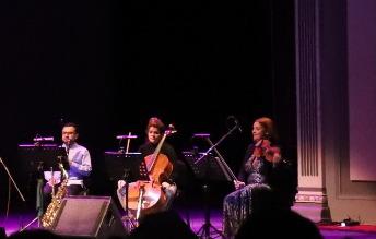 $!Los músicos de la Camerata Mazatlán acompañaron a los cantantes en su presentación.