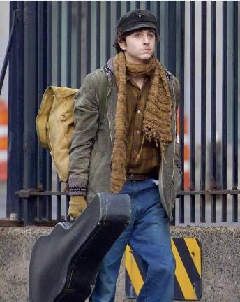 Timothée Chalamet caracterizado como Bob Dylan para la biopic ‘A complete unknown’.