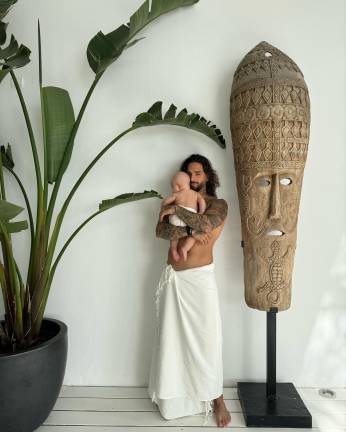 Maluma con la pequeña Paris.