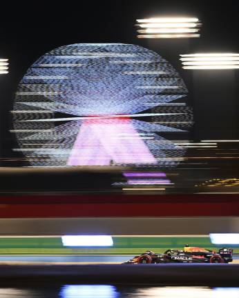 Verstappen gana la pole para GP de Bahréin; Checo arrancará quinto