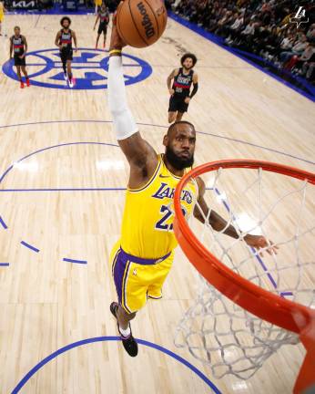 LeBron James aportó 25 puntos.
