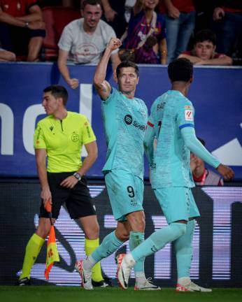 Lewandowski da los tres puntos al Barcelona en Pamplona