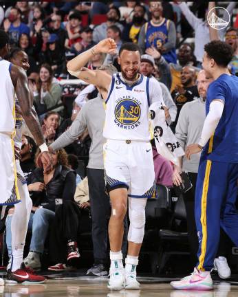 Curry y los Warriors van por los Playoffs.