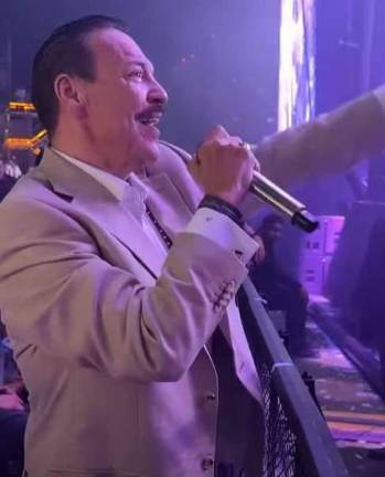 Julio Preciado asistió como invitado al concierto de Marco Antonio Solís en Vidanta.