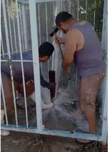 $!Robo de válvulas en línea de 30 pulgadas genera fuga de agua en La Sirena, en Mazatlán