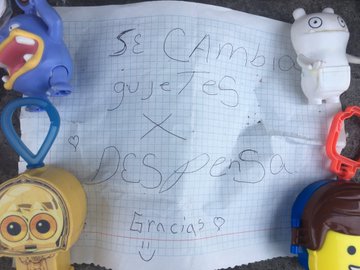 Luis Ángel cambia sus juguetes por despensa en la CDMX para apoyar a su mamá ante crisis por Covid-19