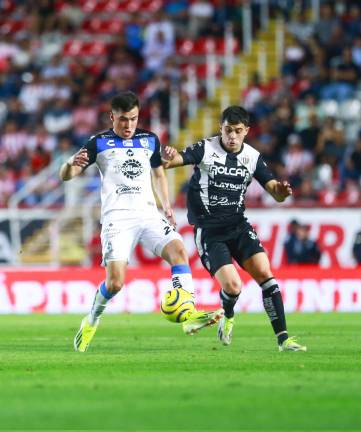 Necaxa derrota a Querétaro en penaltis y sigue con vida en el Play-In