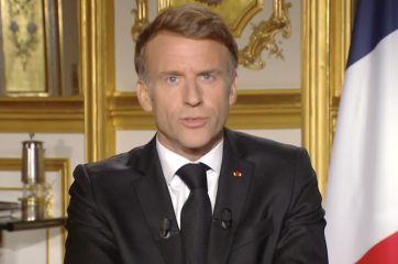 Emmanuel Macron condenó los disturbios registrados en varias ciudades de Francia y prometió apoyo a los comerciantes afectados.