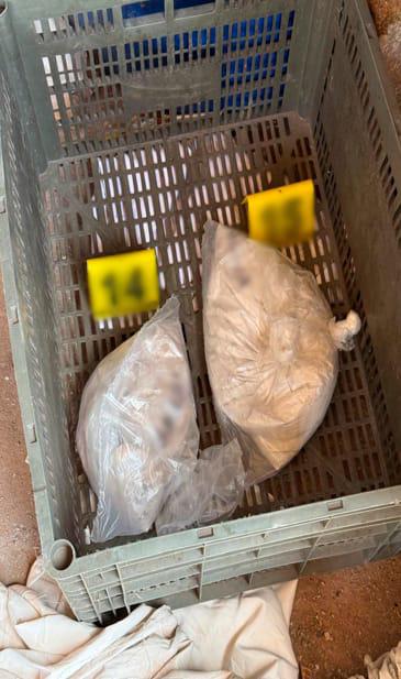 $!Catean domicilio en Angostura y aseguran vehículo, droga y municiones