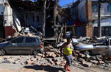 Las autoridades solicitaron a habitantes de zonas costeras y riberas de ríos buscar lugares elevados, tras un terremoto seguido de tres fuertes réplicas.
