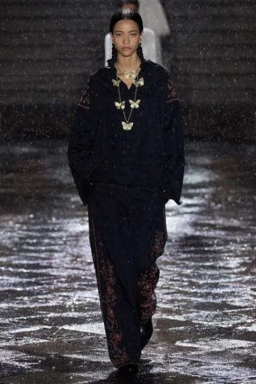 $!Dior se inspira en Frida Kahlo y los feminicidios para la colección que presenta en CdMx