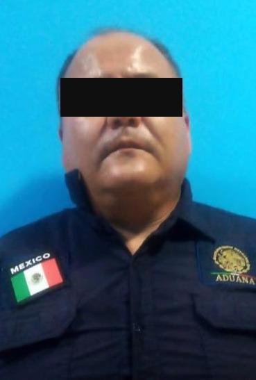 $!Arrestan en Mazatlán, en supuesto intento de extorsión, a ex alto mando de Conapesca