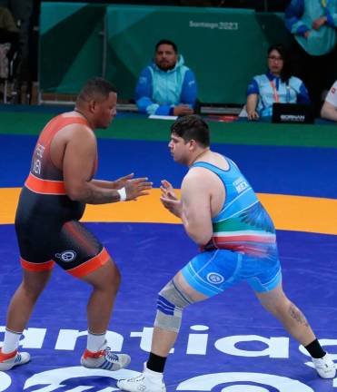 Paul Morales (der.) pierde por marcador de 5-1.