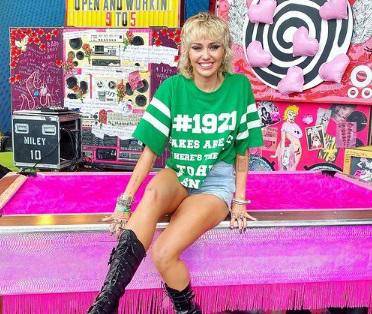 Miley Cyrus comparte una emotiva carta al personaje que dio vida durante muchos años, Hannah Monatana.