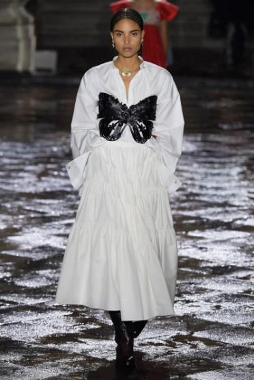 $!Dior se inspira en Frida Kahlo y los feminicidios para la colección que presenta en CdMx