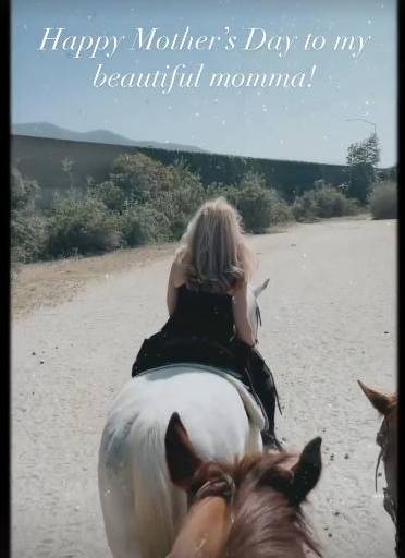 Festejan famosos a sus madres