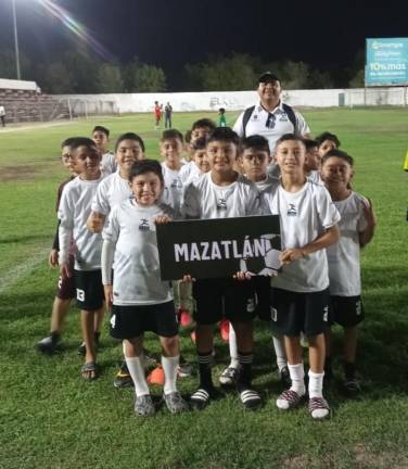 Reparte Selección Osos de Mazatlán puntos en su debut en Estatal de Futbol
