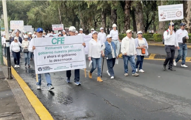 Un tribunal federal ordenó suspender los recortes aplicados a pensiones de jubilados de la CFE mientras se resuelve el juicio de amparo.
