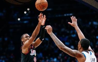 Tyrese Maxey encestó 31 puntos.