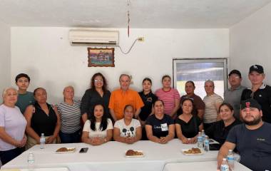 El dirigente de Movimiento Ciudadano en Sinaloa, Sergio Esquer Peiro, en sus reuniones con simpatizantes.